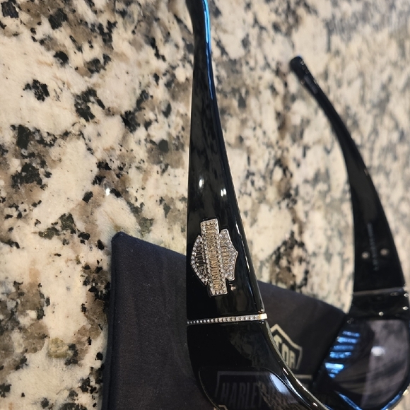 Harley-Davidson Glossy Black Sunglasses - Picture 2 of 4